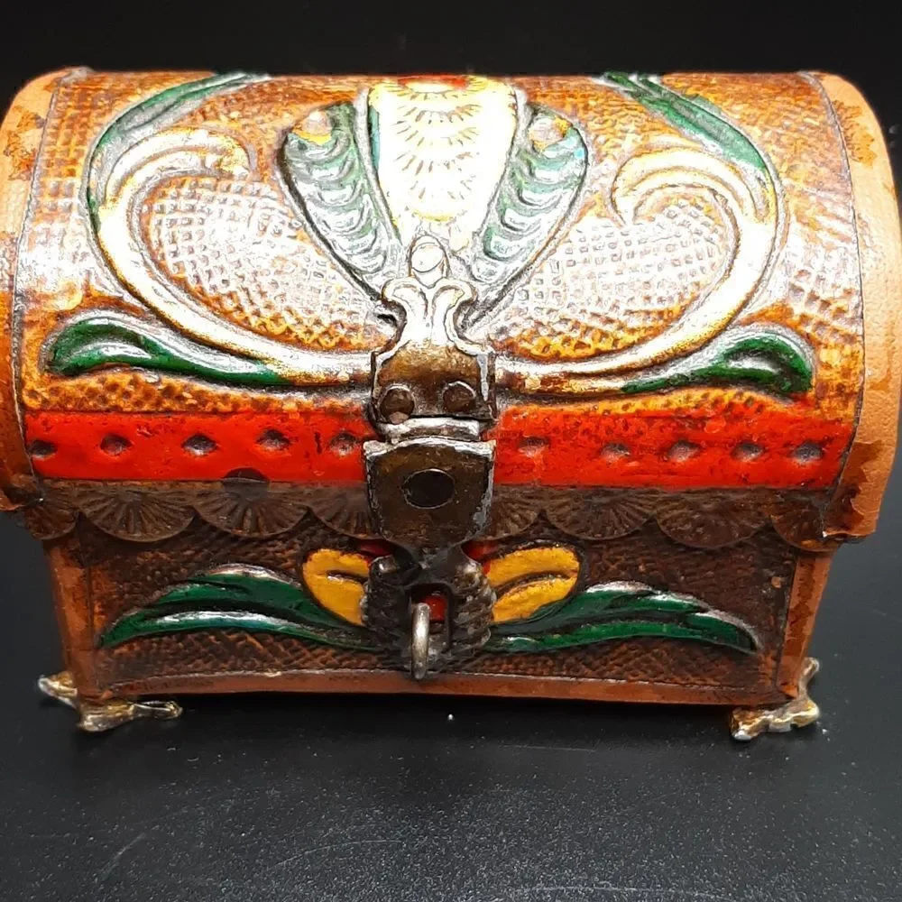 Vintage handpainted trinket box